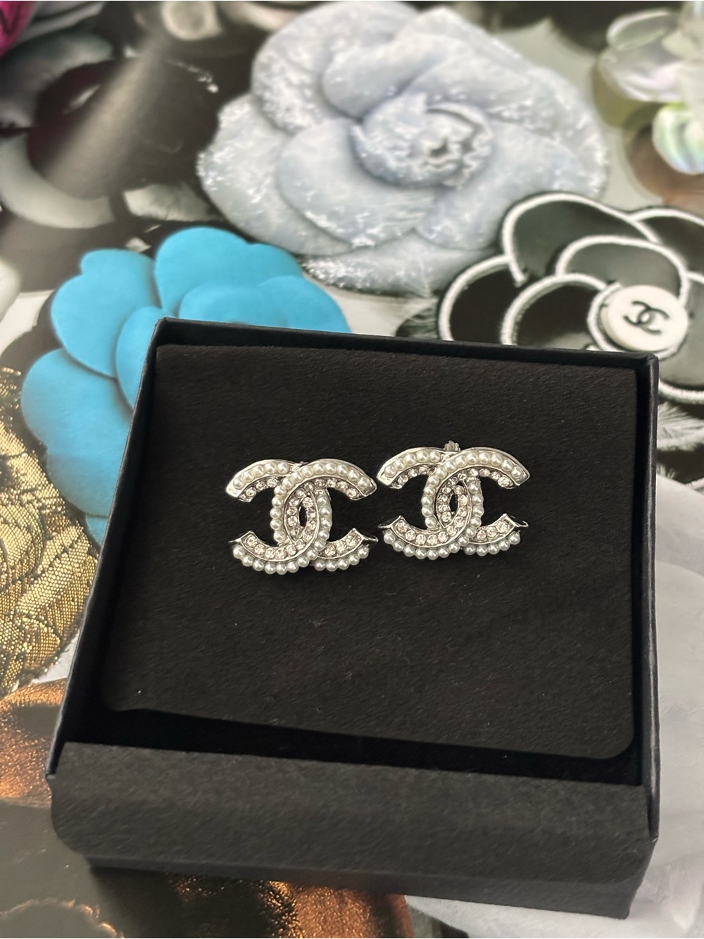 Silver Crystal Interlocking CC Logo Stud Earrings - Sparkling Silver Tone